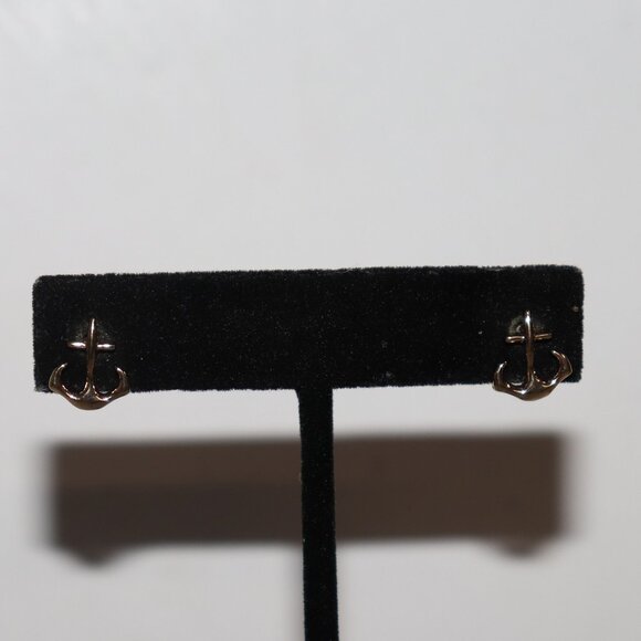Beautiful gold anchor post earrings .5" - Picture 1 of 4
